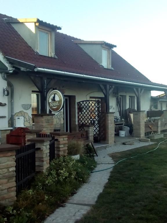 Nicolaj Vendeghaz Es Tanya Hotel Ngoại thất bức ảnh