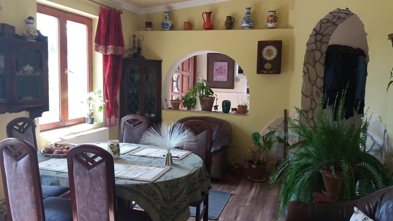 Nicolaj Vendeghaz Es Tanya Hotel Ngoại thất bức ảnh