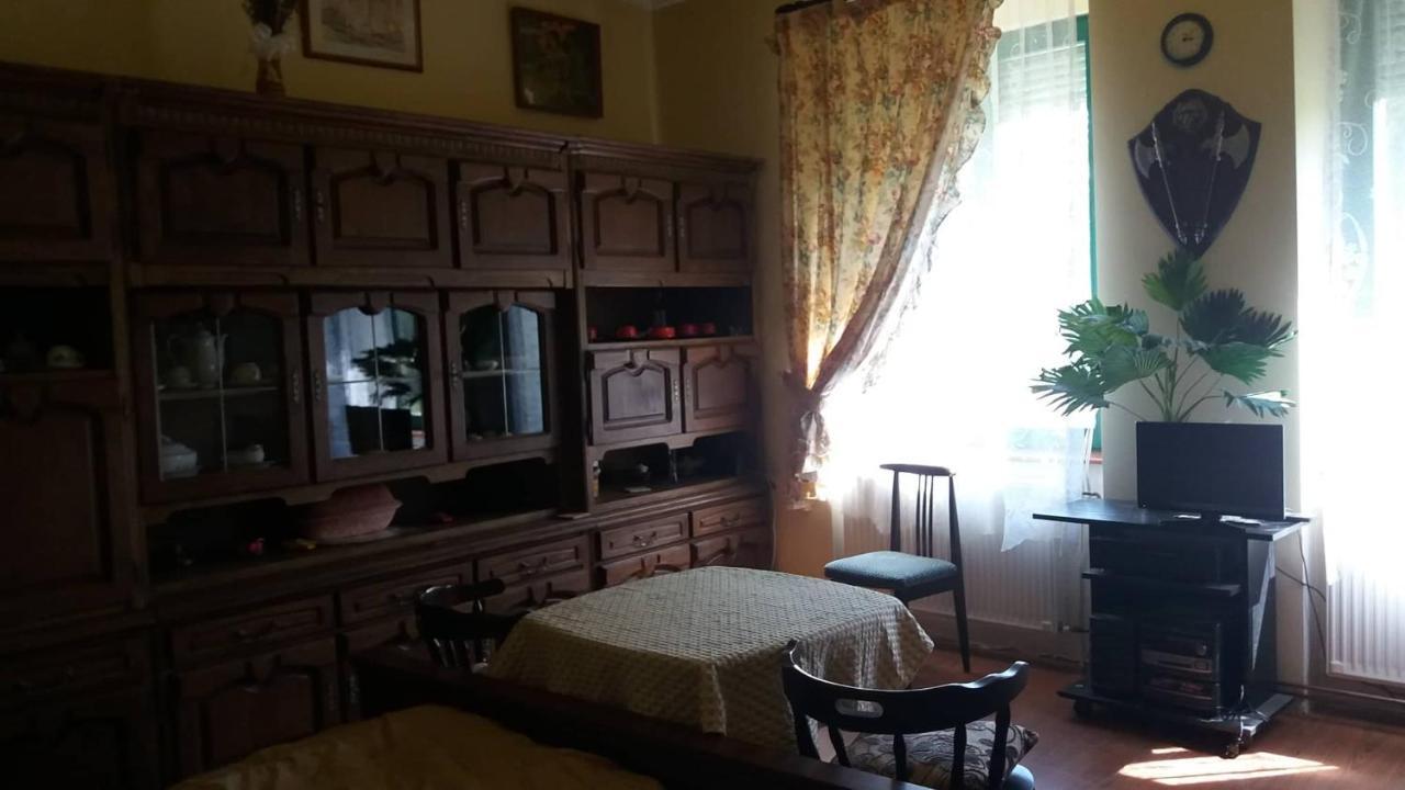 Nicolaj Vendeghaz Es Tanya Hotel Ngoại thất bức ảnh